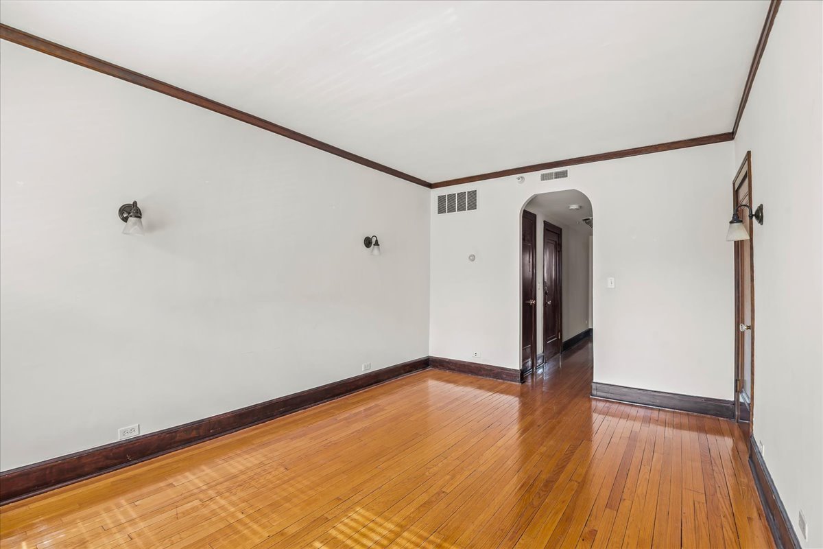 909 Green Bay Road, Unit 2S Winnetka, IL 60093 - Photo 3 of 12