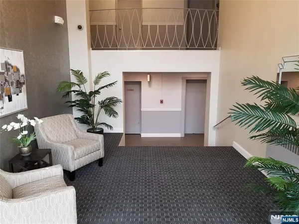 $1,925 | 40 Zabriskie Street, Hackensack, NJ 07601