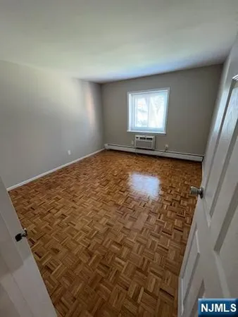 $1,925 | 40 Zabriskie Street, Hackensack, NJ 07601