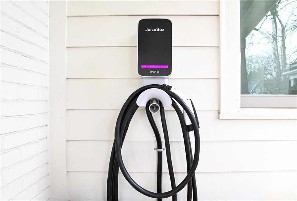 2188 Edison Avenue Northeast Atlanta, GA 30305 - Photo 4 of 49