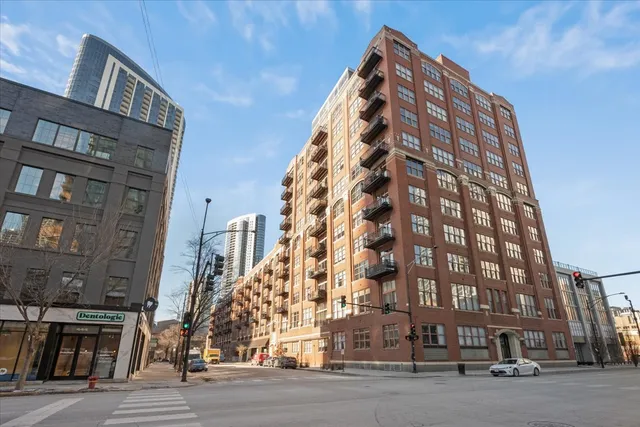 $749,900 | 360 West Illinois Street, Unit 9A, Chicago, IL 60654