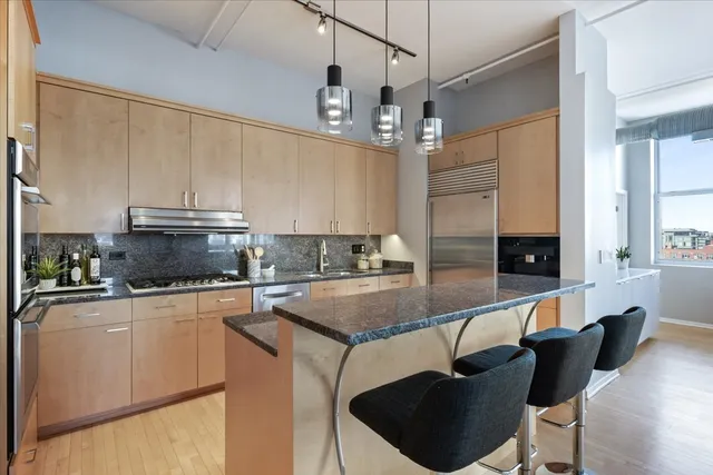 $749,900 | 360 West Illinois Street, Unit 9A, Chicago, IL 60654