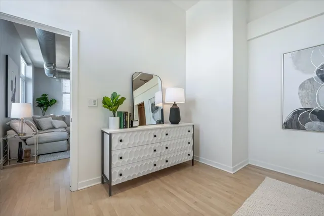 $749,900 | 360 West Illinois Street, Unit 9A, Chicago, IL 60654