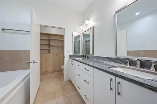 $749,900 | 360 West Illinois Street, Unit 9A, Chicago, IL 60654