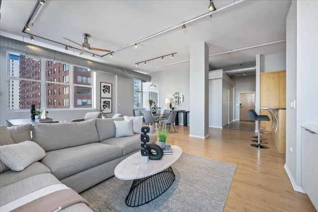 $749,900 | 360 West Illinois Street, Unit 9A, Chicago, IL 60654
