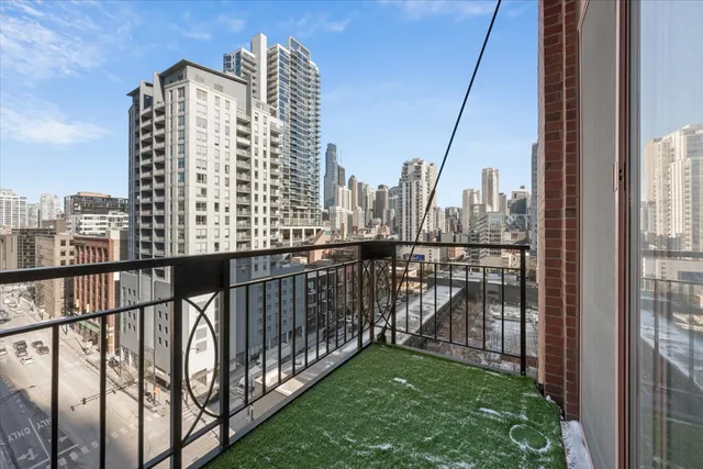 $749,900 | 360 West Illinois Street, Unit 9A, Chicago, IL 60654