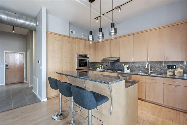 $749,900 | 360 West Illinois Street, Unit 9A, Chicago, IL 60654