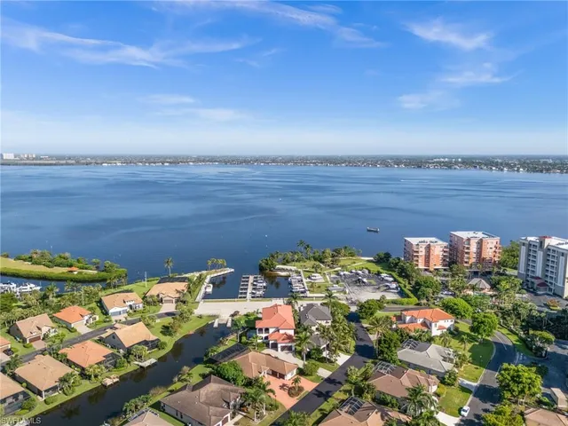 a view of outside area with seating area