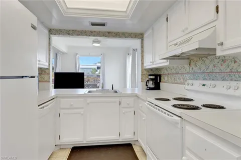 a view of bathroom with utility room
