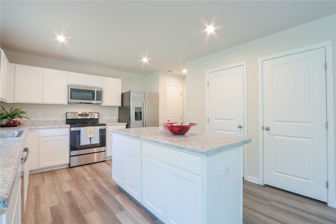 132 Bleckley Trail Anderson, SC 29625 - Photo 20 of 44 This kitchen features a central island, ample cabinetry, and sleek appliances.