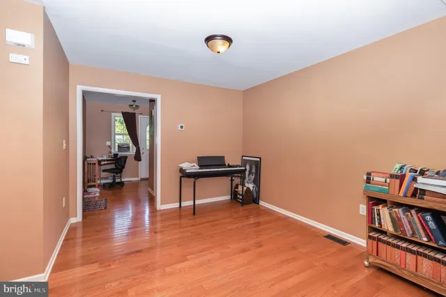 a view of a livingroom with lounge chair