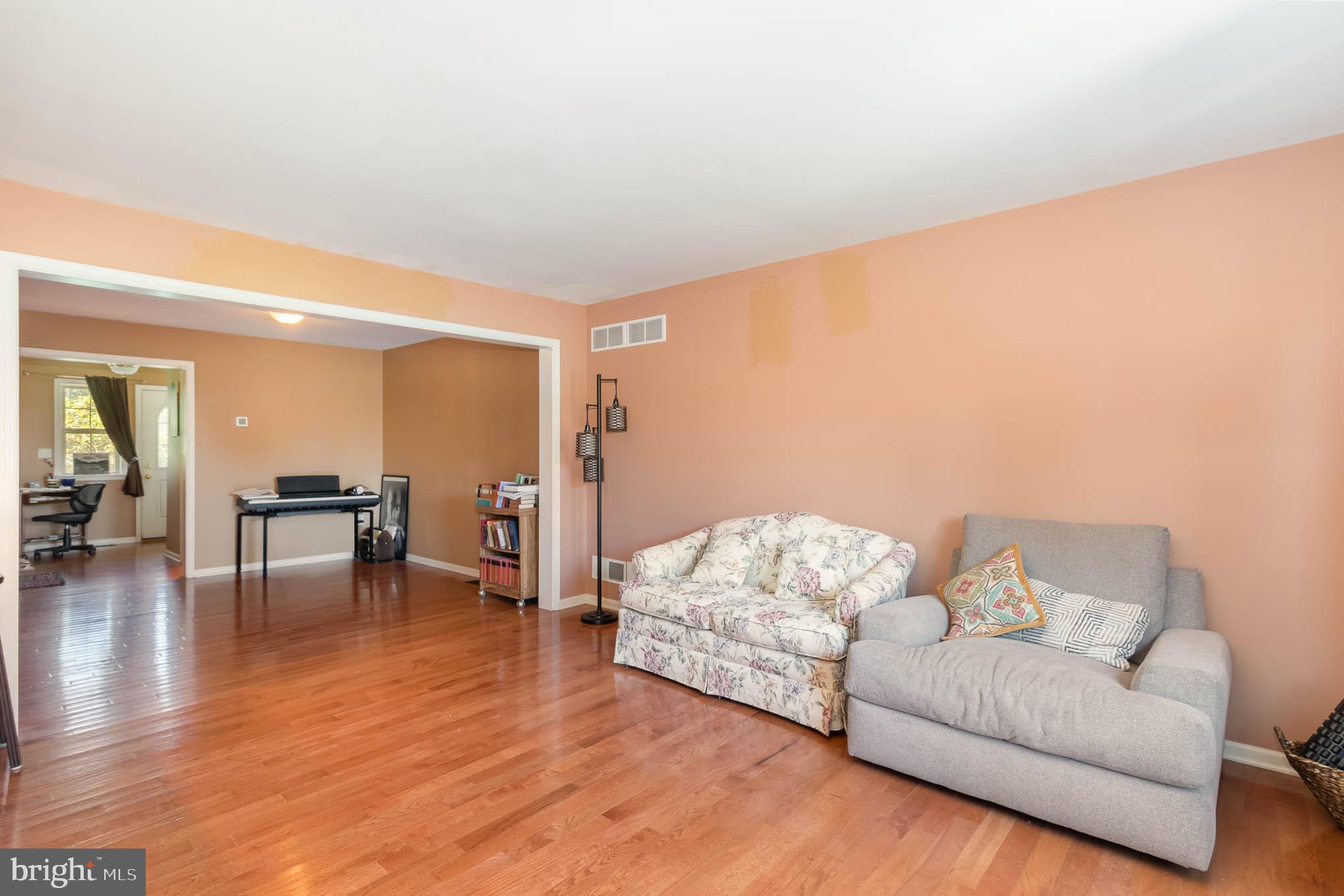 471 Nursery Drive North Mechanicsburg, PA 17055 - Photo 4 of 25 a living room with furniture and a wooden floor