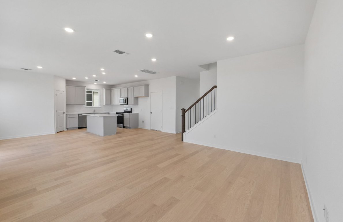 400 Sullivan Way Elgin, TX 78621 - Photo 6 of 30