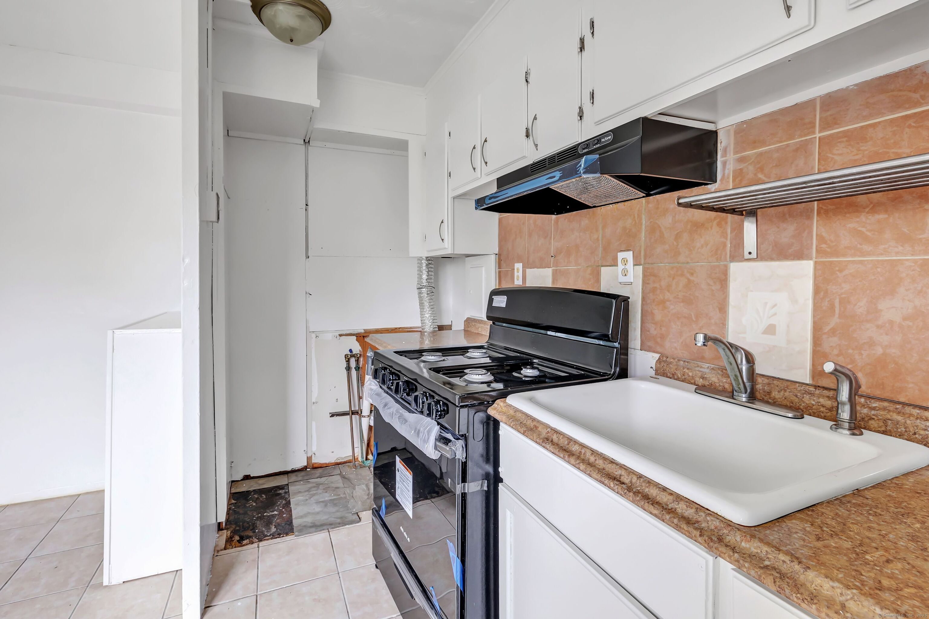 367 D Building 5 Granfield Avenue Bridgeport, CT 06610 - Photo 6 of 13 a kitchen with a stove and a microwave