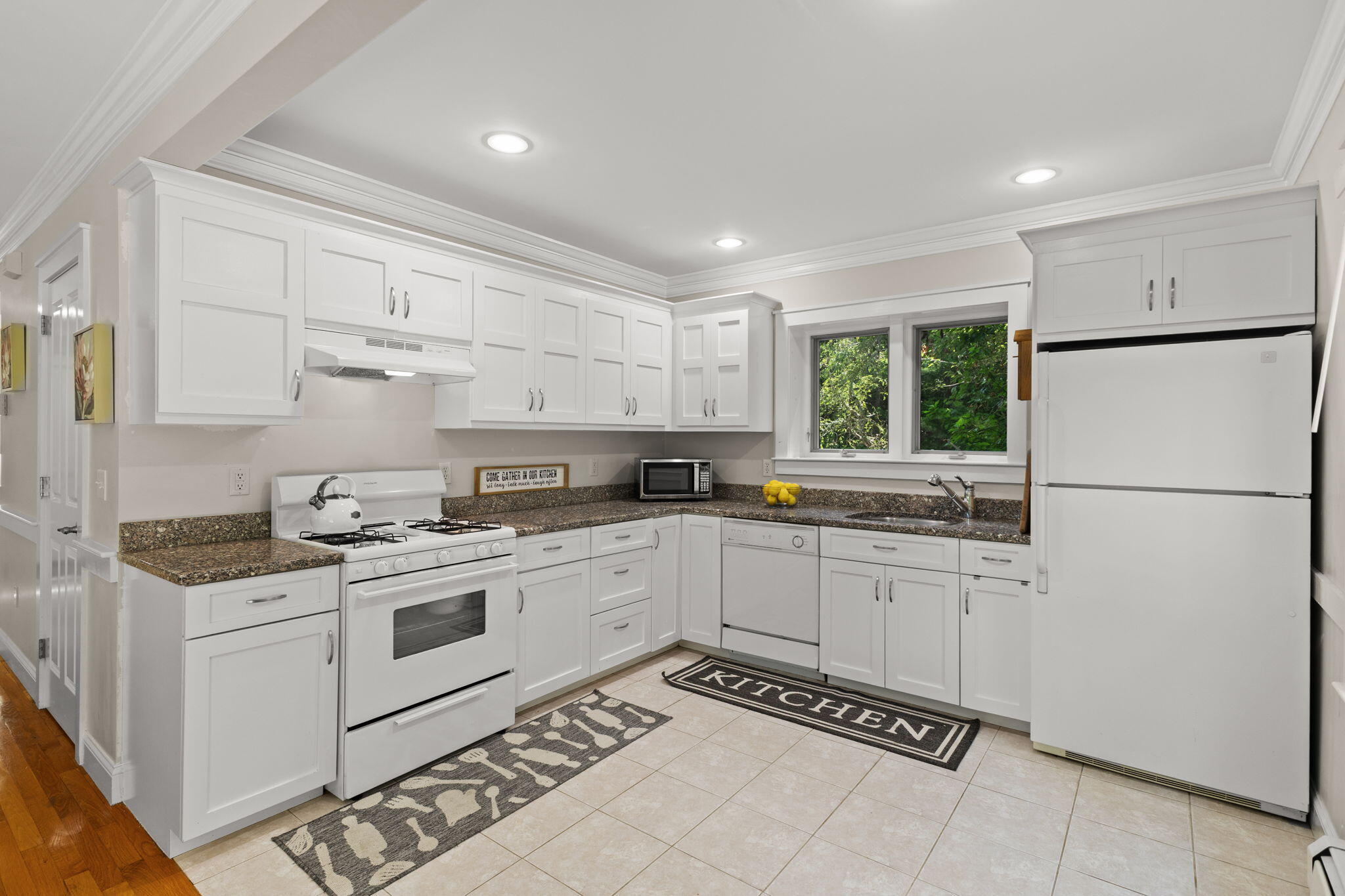 152 Algonquin Avenue Mashpee, MA 02649 - Photo 11 of 40 Kitchen