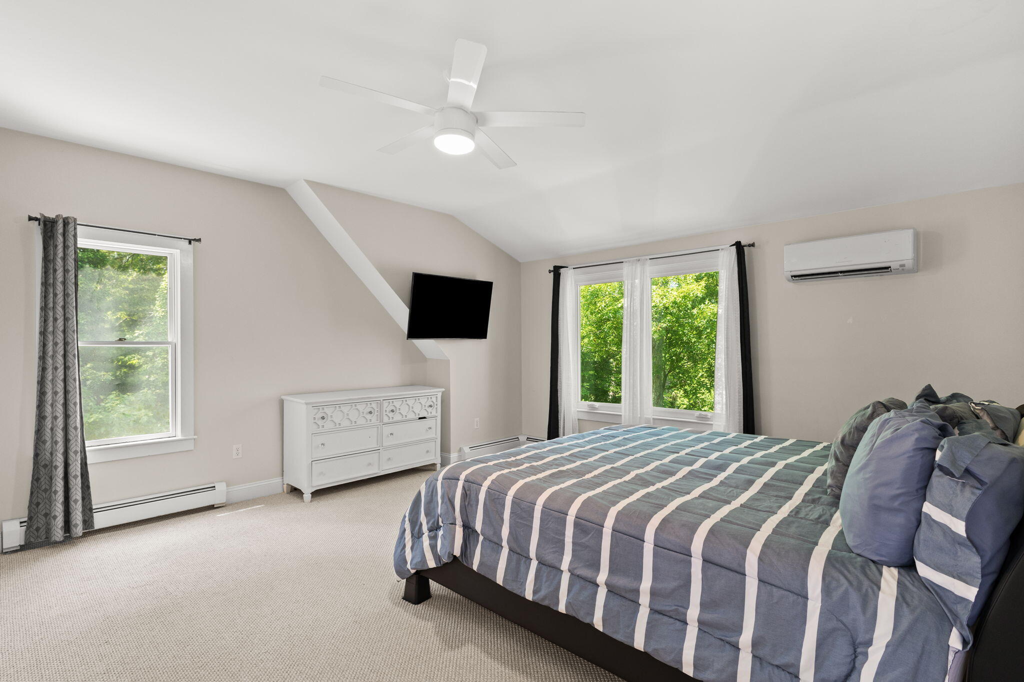 152 Algonquin Avenue Mashpee, MA 02649 - Photo 14 of 40 Primary Bedroom