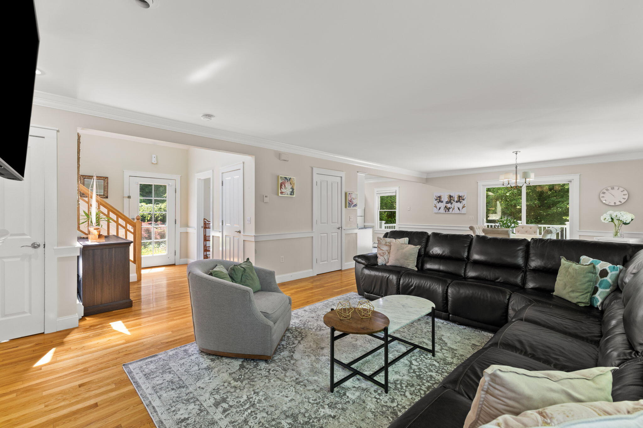 152 Algonquin Avenue Mashpee, MA 02649 - Photo 6 of 40 Living Room