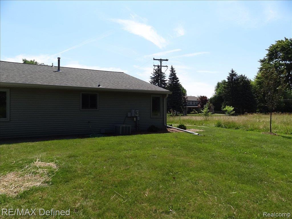 3240 Bathurst Avenue Rochester, MI 48309 - Photo 16 of 25 Bathurst 017