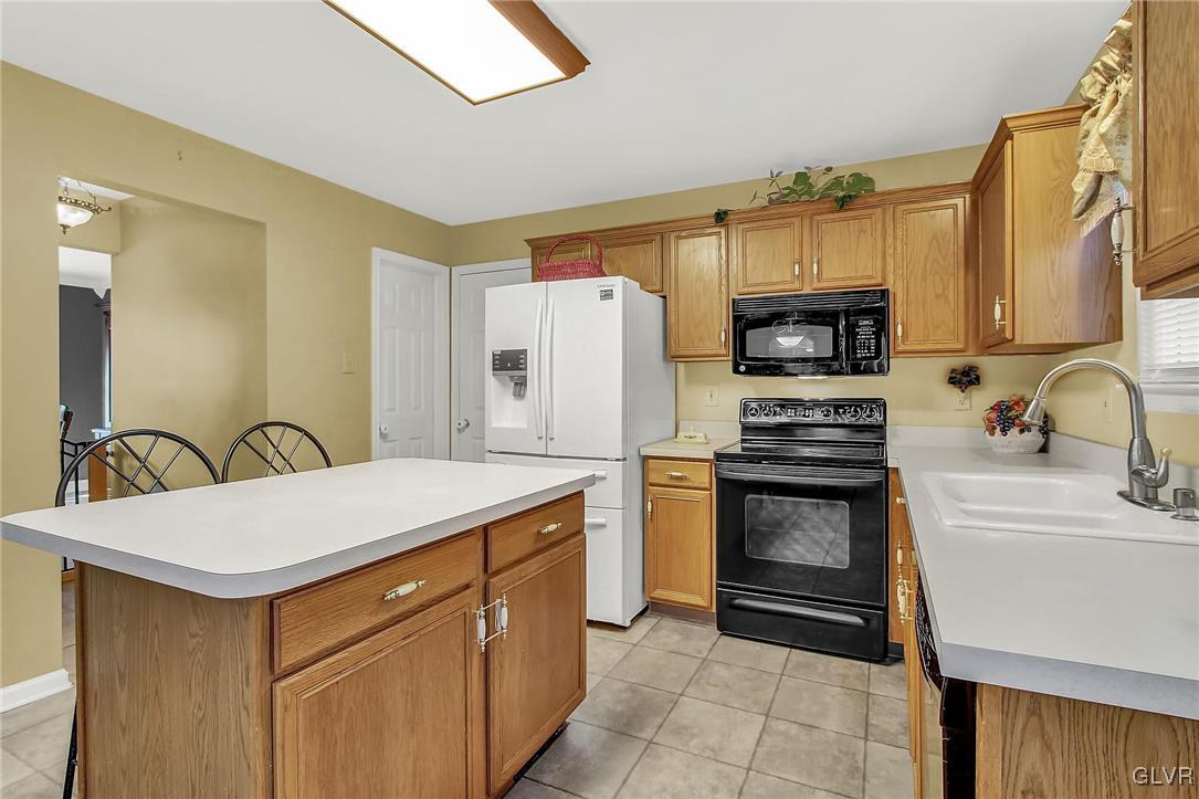 4275 Alder Road Bethlehem, PA 18020 - Photo 9 of 24 Gallery Image 9