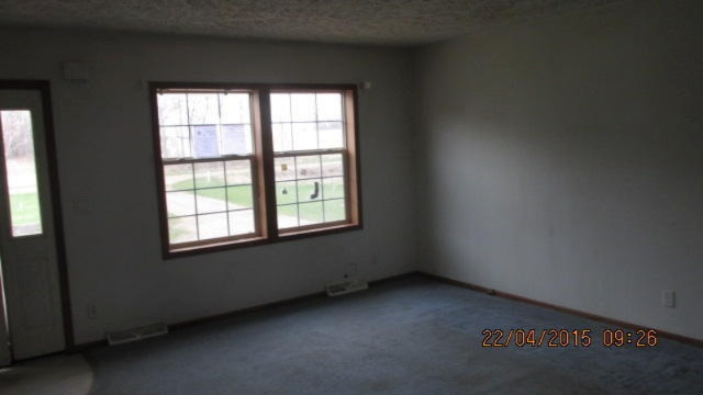 1751 East Knoll Road Portland, MI 48875 - Photo 3 of 6 1751 Knoll Living Room