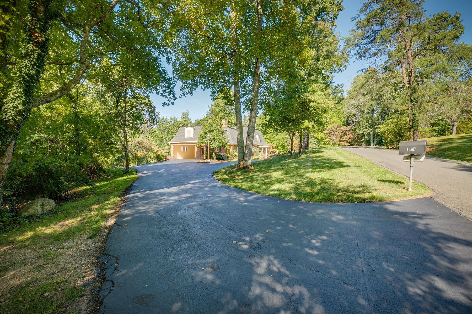 104 Lick Branch Road Bristol, TN 37620 - Photo 8 of 94 004