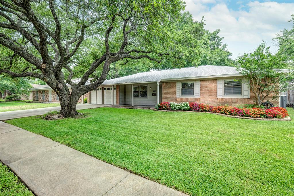 Welcome to 5446 Kuldell! Under the gorgeous live oak is a charming family home with loads of potential.
