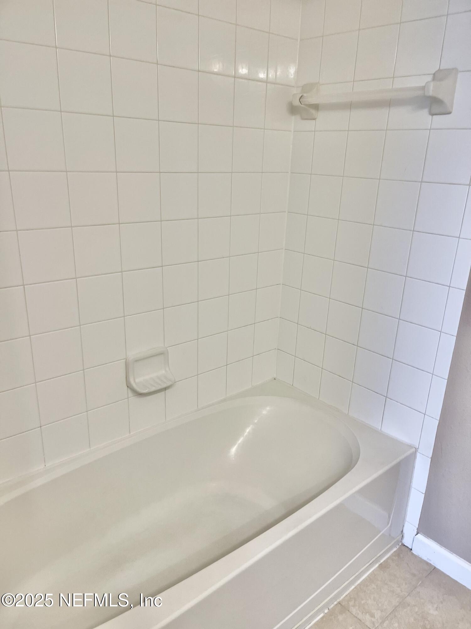 486 Cabernet Place St. Augustine, FL 32084 - Photo 15 of 29 a bathroom with a bathtub