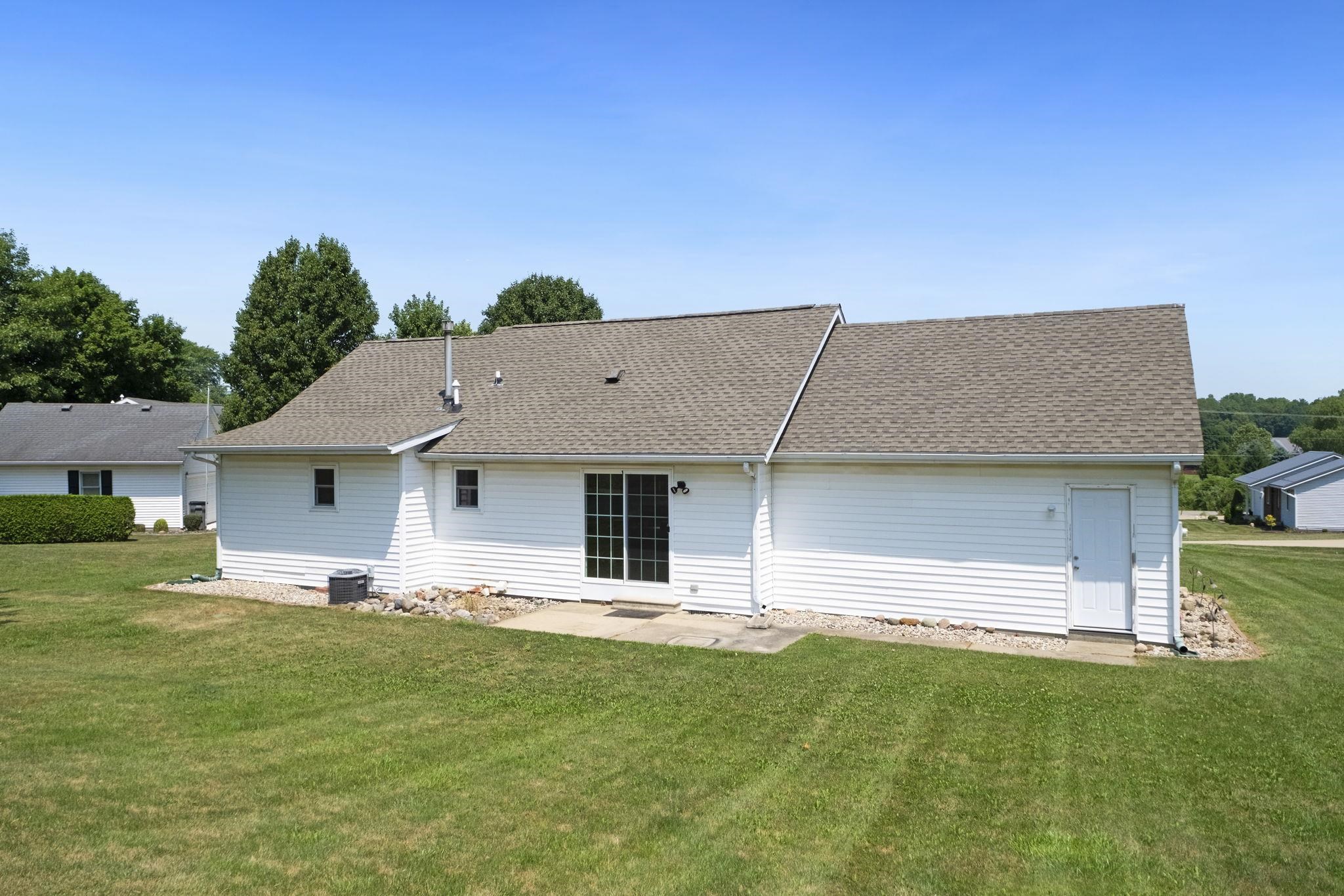 2052 South Blue Spruce Road Warsaw, IN 46580 - Photo 30 of 35 Gallery Image 30