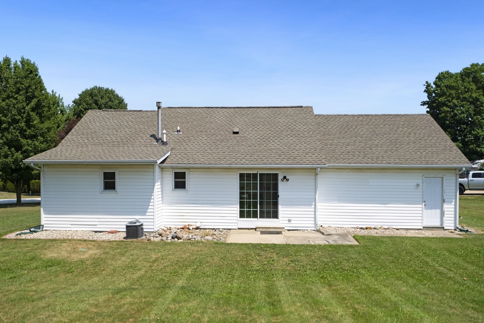 2052 South Blue Spruce Road Warsaw, IN 46580 - Photo 31 of 35 Gallery Image 31