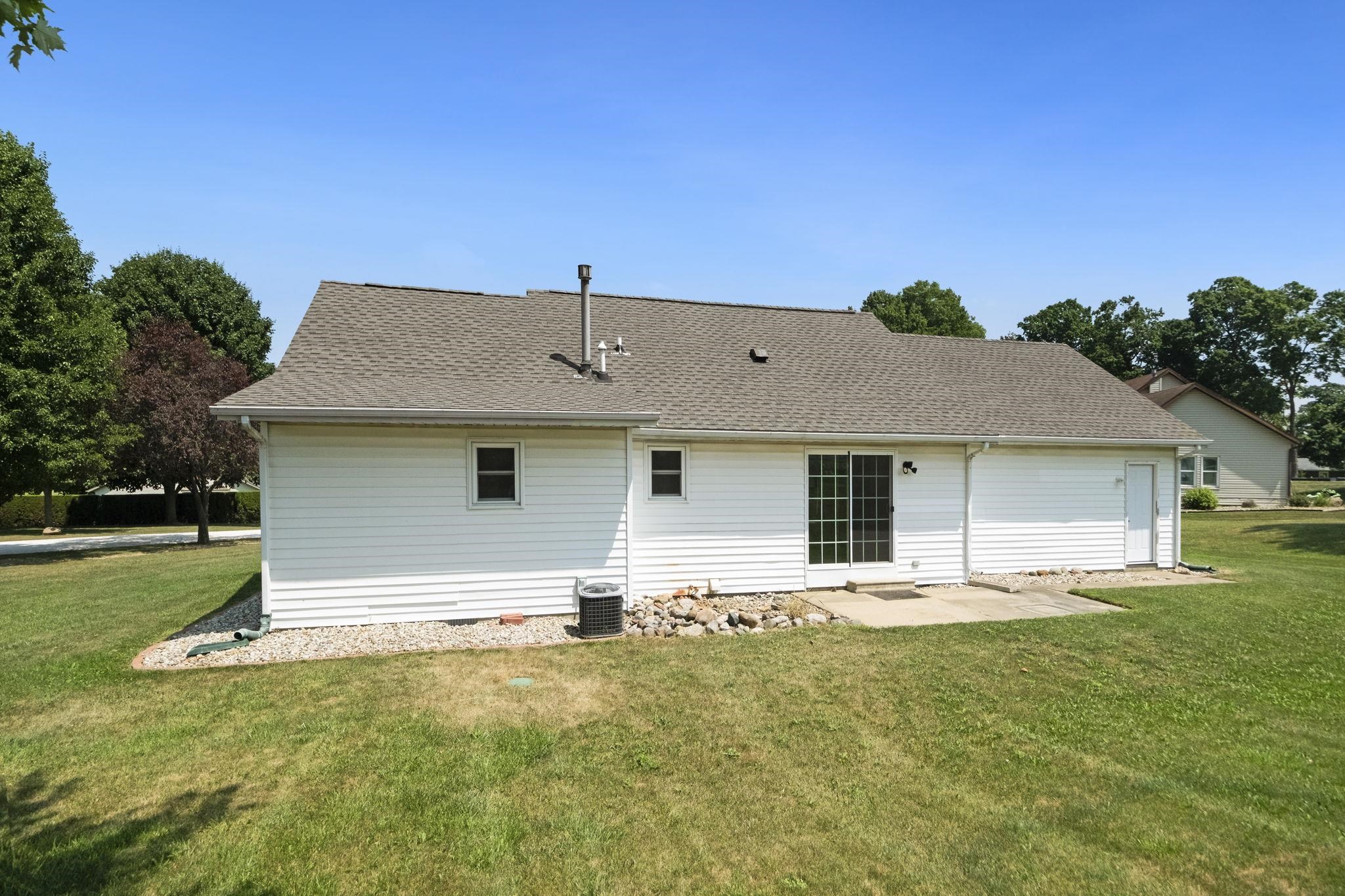 2052 South Blue Spruce Road Warsaw, IN 46580 - Photo 33 of 35 Gallery Image 33