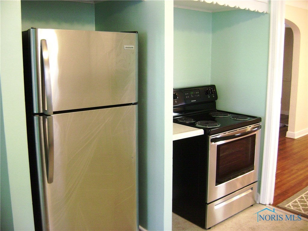 3659 Elmhurst Road Toledo, OH 43613 - Photo 3 of 29 Gallery Image 3