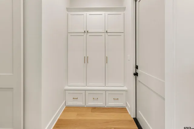 a view of walk in closet