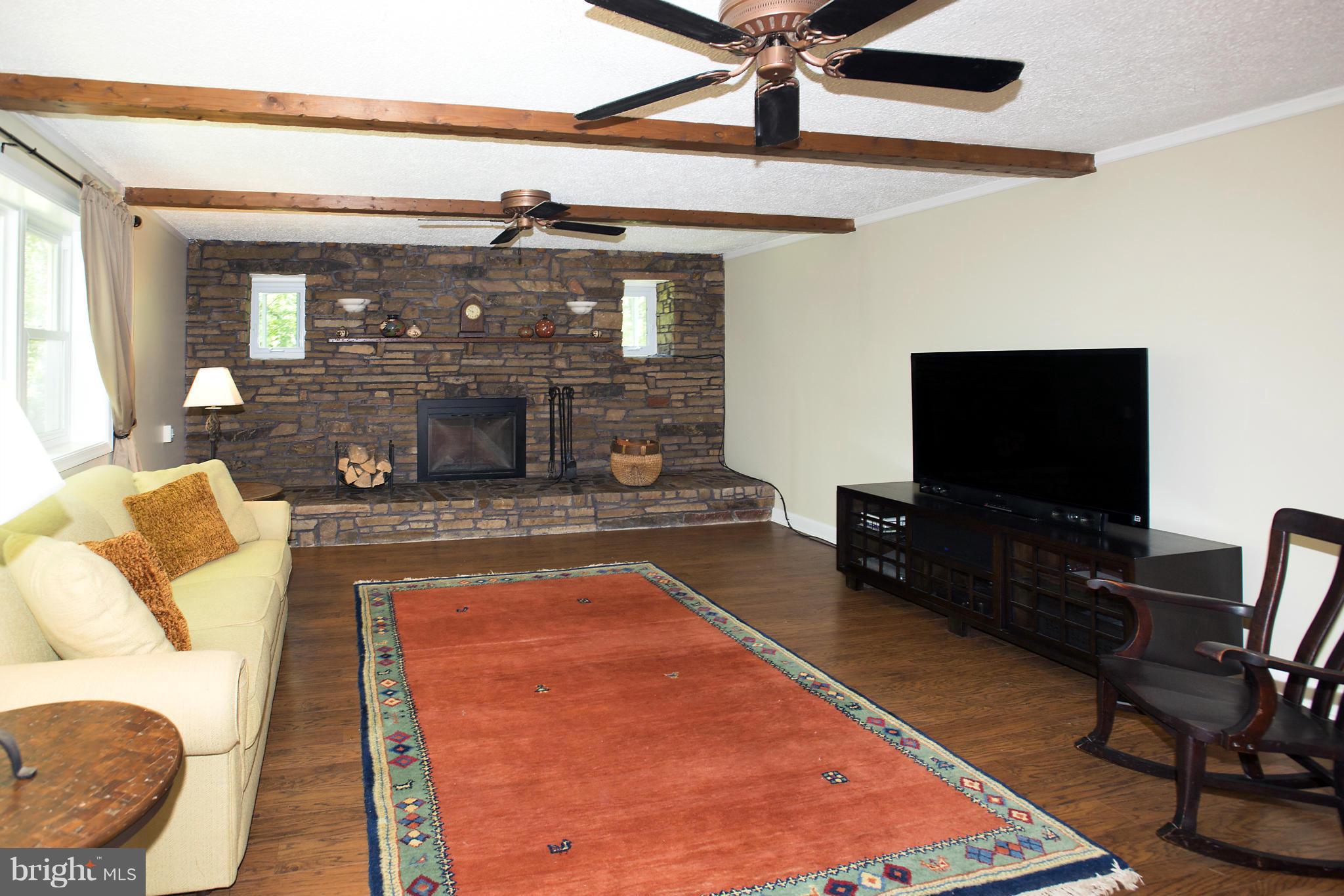 3300 Mail Road Westminster, MD 21157 - Photo 4 of 24 Main House - Living Room