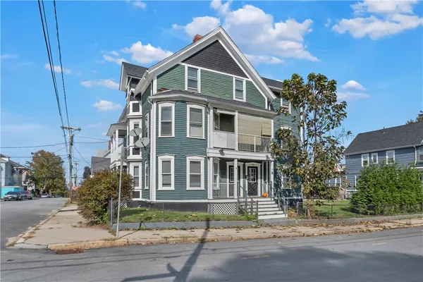 $2,300 | 244 Paradis Avenue, Unit 3, Woonsocket, RI 02895