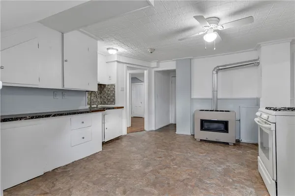 $2,300 | 244 Paradis Avenue, Unit 3, Woonsocket, RI 02895