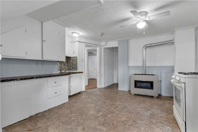 $2,450 | 244 Paradis Avenue, Unit 3, Woonsocket, RI 02895