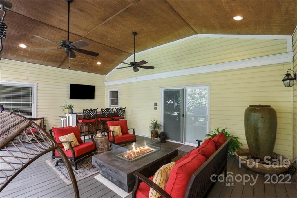 1023 Sedgefield Road Charlotte, NC 28209 - Photo 14 of 40 a living room with furniture