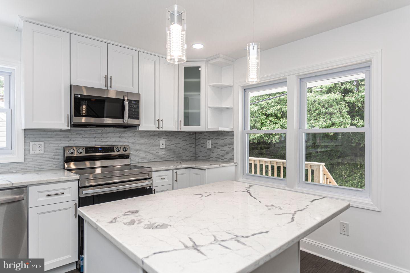 25 Sandy Run Road Yardley, PA 19067 - Photo 3 of 16 Gallery Image 3