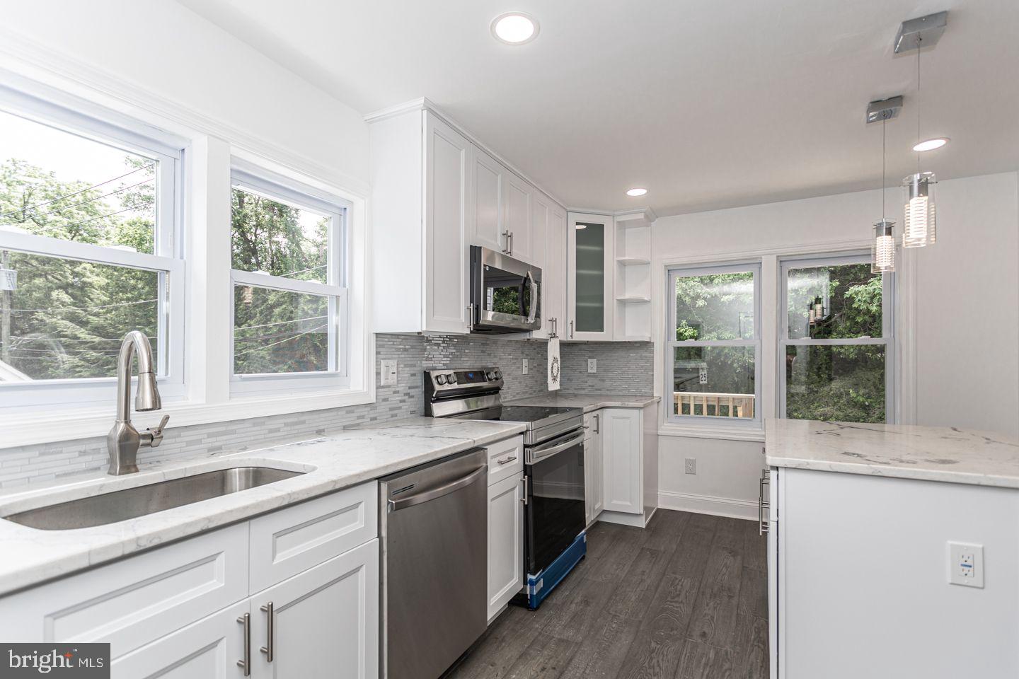 25 Sandy Run Road Yardley, PA 19067 - Photo 4 of 16 Gallery Image 4