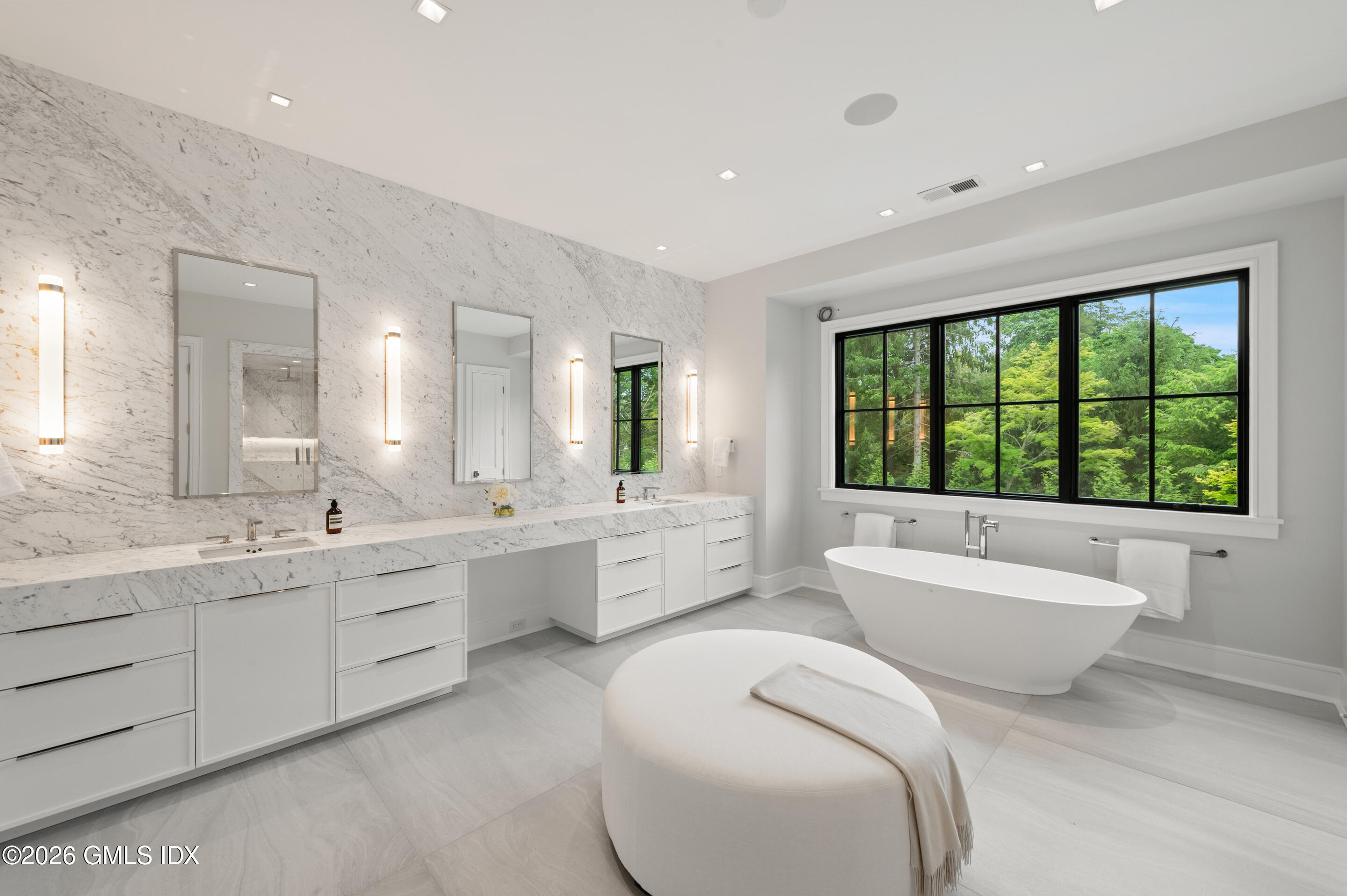 7 Parsonage Road Greenwich, CT 06830 - Photo 22 of 47 PRIMARY BATHROOM