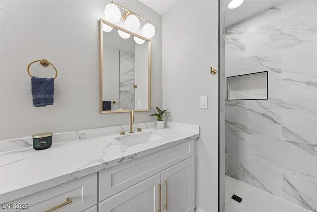 $599,987 | 327 Esquina Drive, Henderson, NV 89014