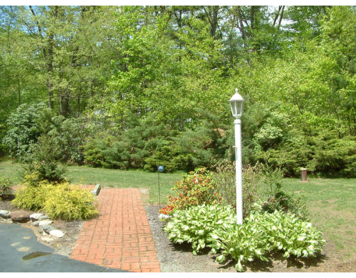 39 Neck Hill Road Mendon, MA 01756 - Photo 5 of 30 Gallery Image 5