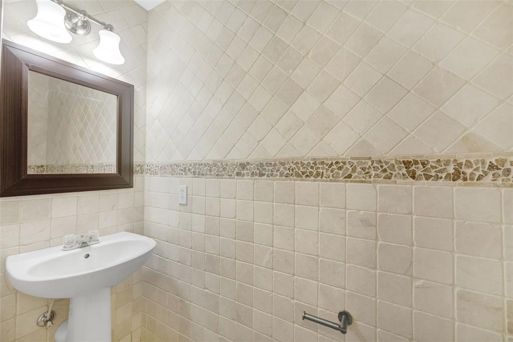 6928 Hawthorne Trace Lane Riverview, FL 33578 - Photo 12 of 38