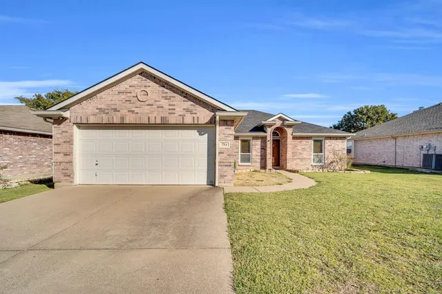 $309,900 | 714 Green Acres Lane, Midlothian, TX 76065