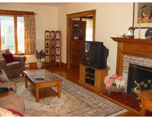 56 Woodside Road Winchester, MA 01890 - Photo 3 of 9 Gallery Image 3