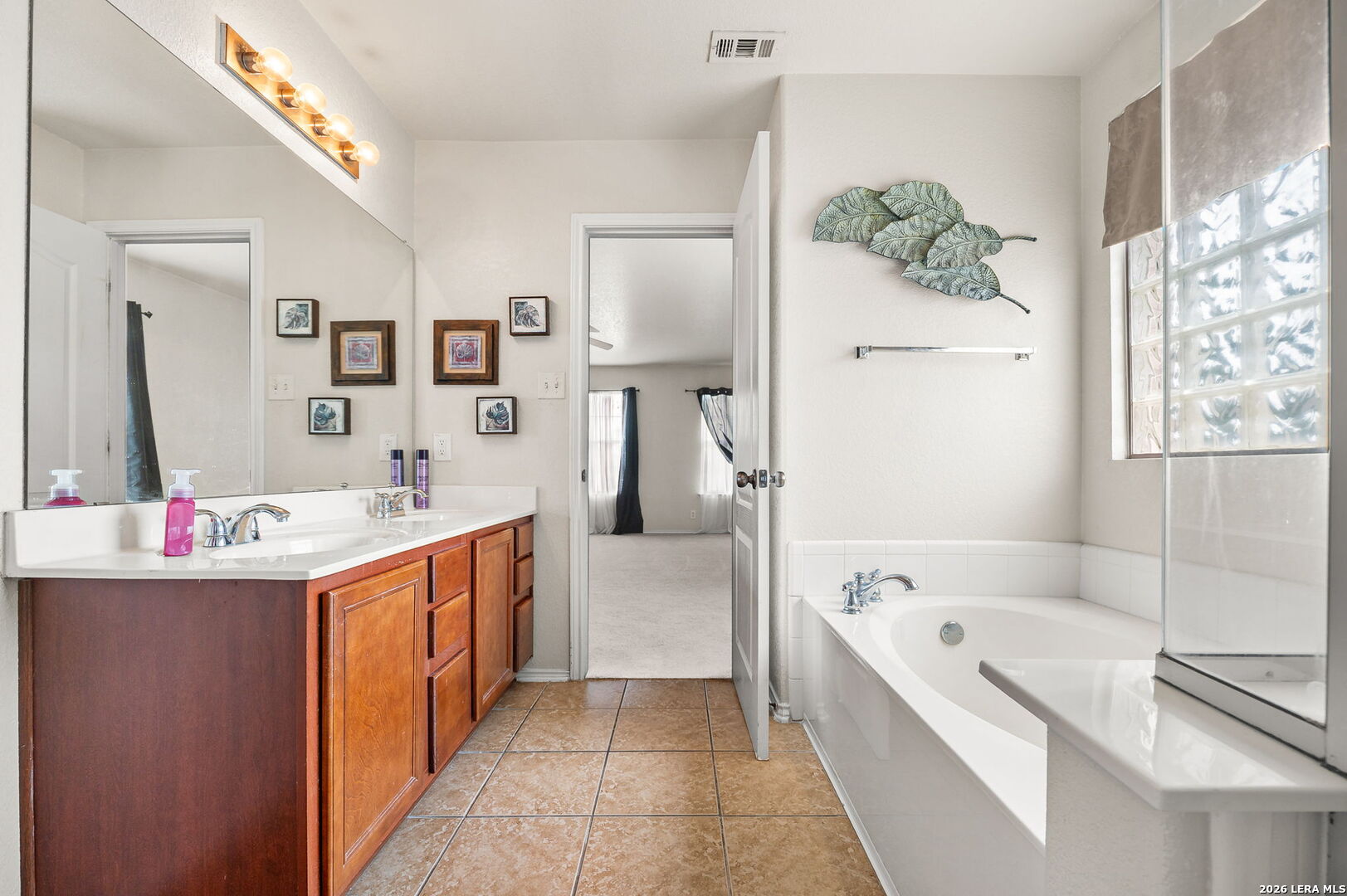 7207 Avery Road Live Oak, TX 78233 - Photo 28 of 32 a bathroom with a tub sink and mirror