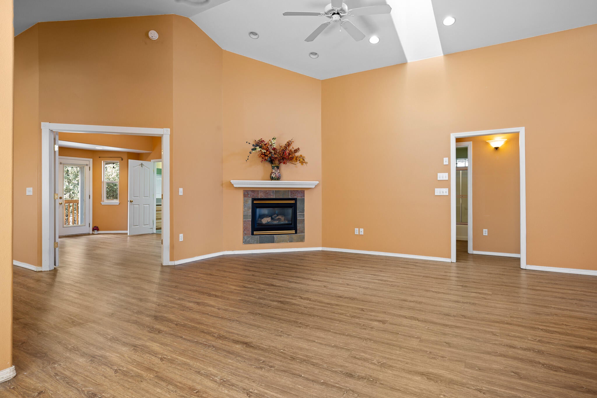 1549 Glacier Ridge Road Bend, OR 97701 - Photo 5 of 27 _52A8958