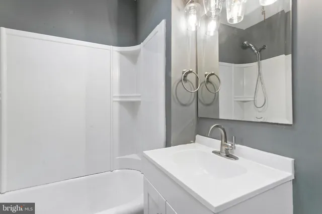 $1,625 | 7253 Clinton Road, Upper Darby, PA 19082