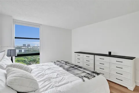 $425,000 | 20379 West Country Club Drive, Unit 1440, Aventura, FL 33180