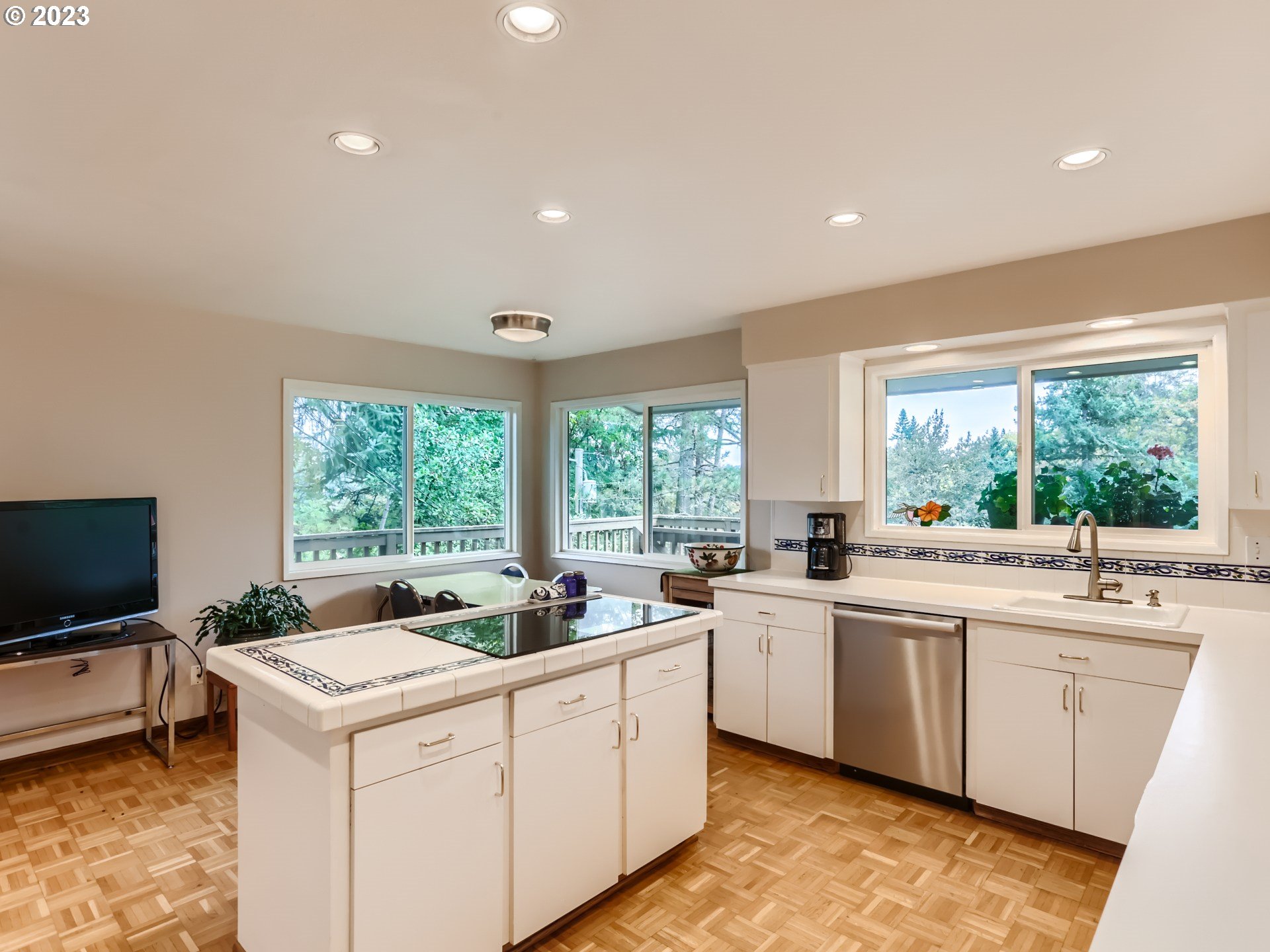 7130 Southwest Gable Park Road Portland, OR 97225 - Photo 10 of 28 Gallery Image 10